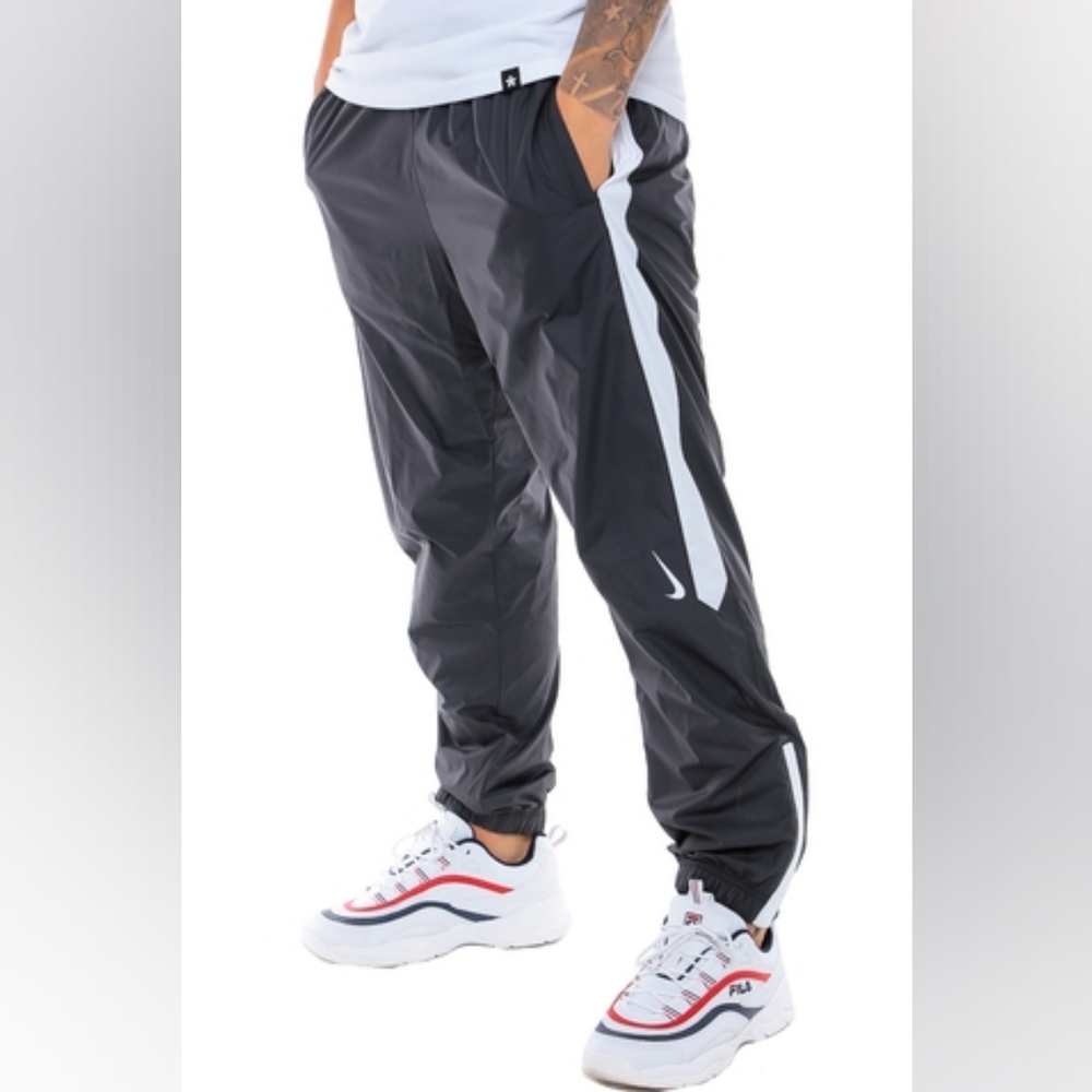 Nike SB Shield Swoosh Skate Track Pants Black White CI1990-010 Size Medium